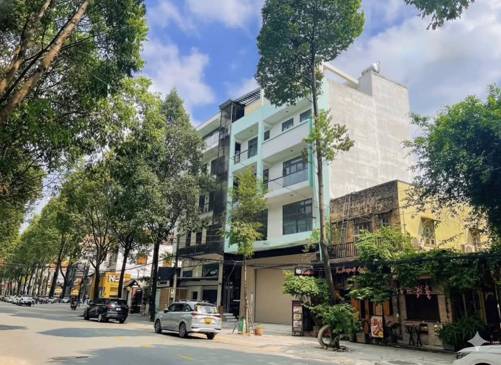 Cho thuê mặt bằng tòa nhà 5 tầng Phú Lợi, Thủ Dầu Một - Giá 90 triệu/tháng