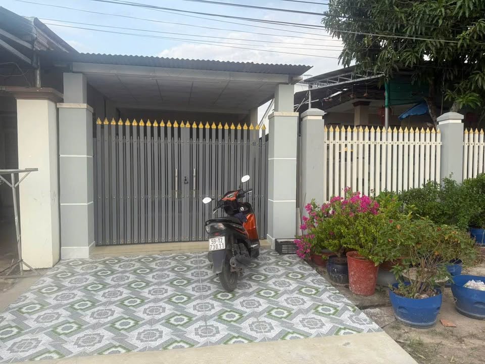 Nhà đất Hòa Thành Tây Ninh 120m² giá 1.05 tỷ - Hẻm thông, khu dân cư đông đúc!