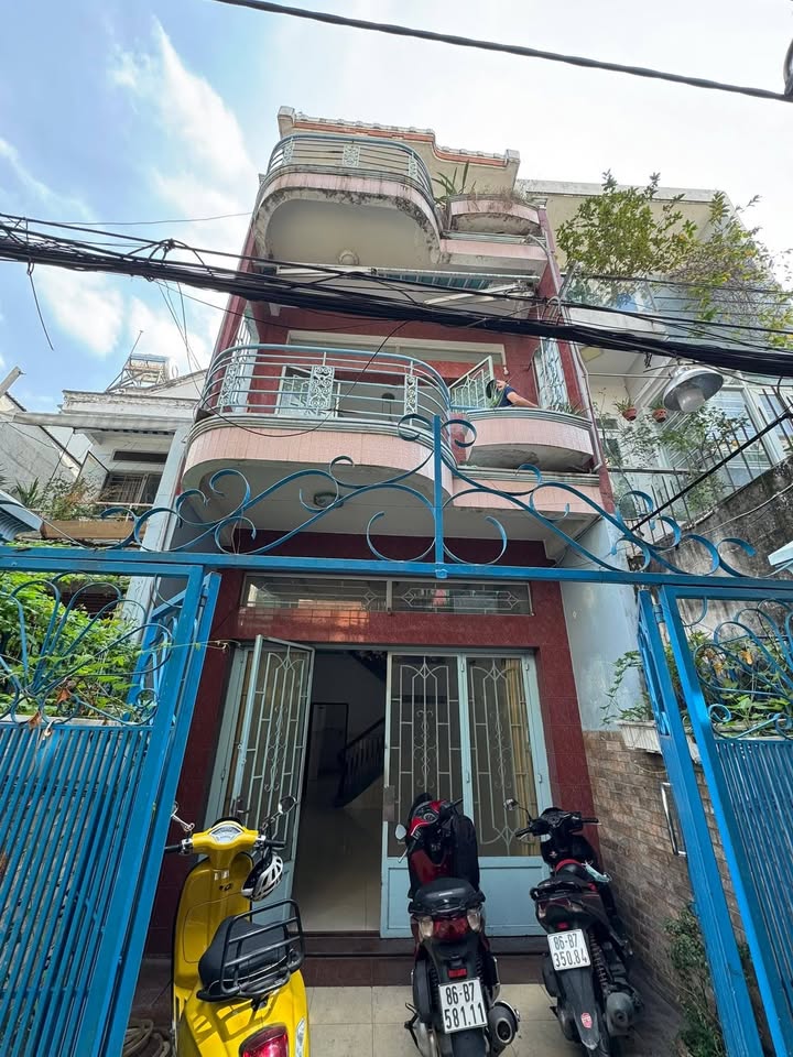 Nhà riêng Tân Bình 92m² giá 8.39 tỷ - Vị trí siêu đắc địa gần chợ Hoàng Hoa Thám!