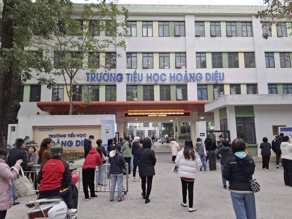 Nhà góc Vĩnh Phúc 72m² giá 34.5 tỷ - An ninh tốt, hàng xóm thân thiện!