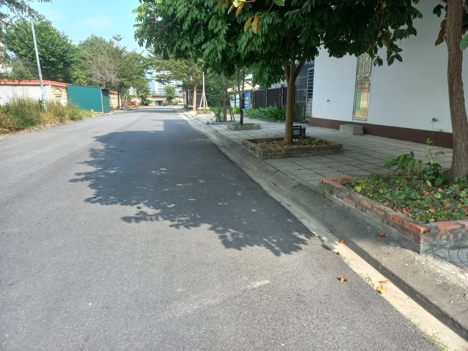 Nhà 3 tầng Lô Góc tại Uông Bí 120m² - Vị trí trung tâm thuận tiện!