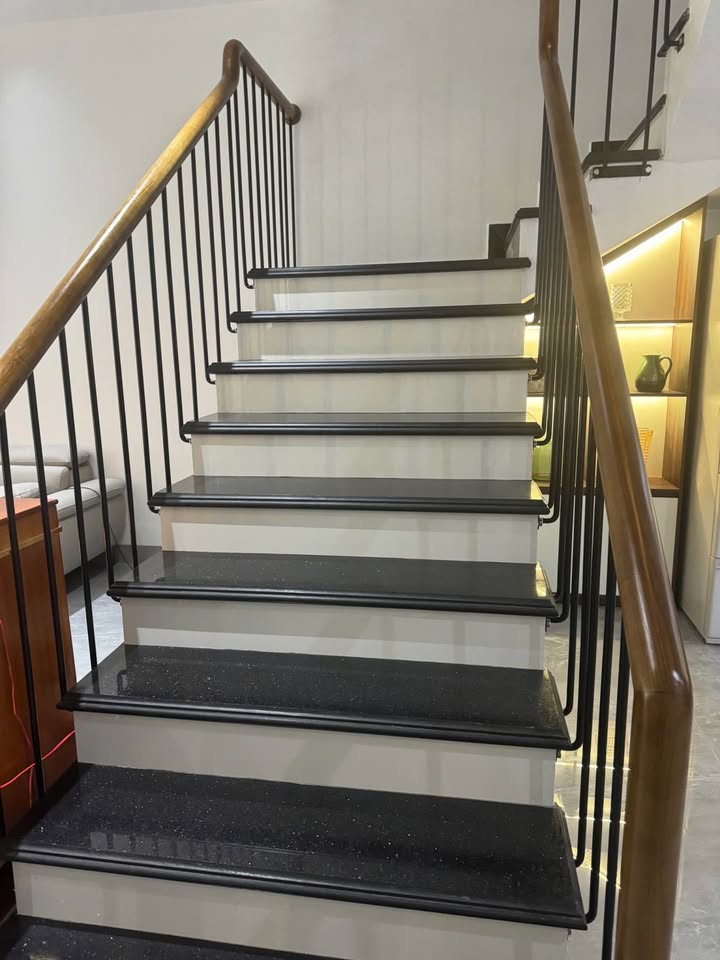 Nhà 3 Tầng Đẹp Mặt Tiền 1811 Nguyễn Công Trứ, Thanh Hóa - Thiết Kế Hiện Đại, Kinh Doanh Tốt!