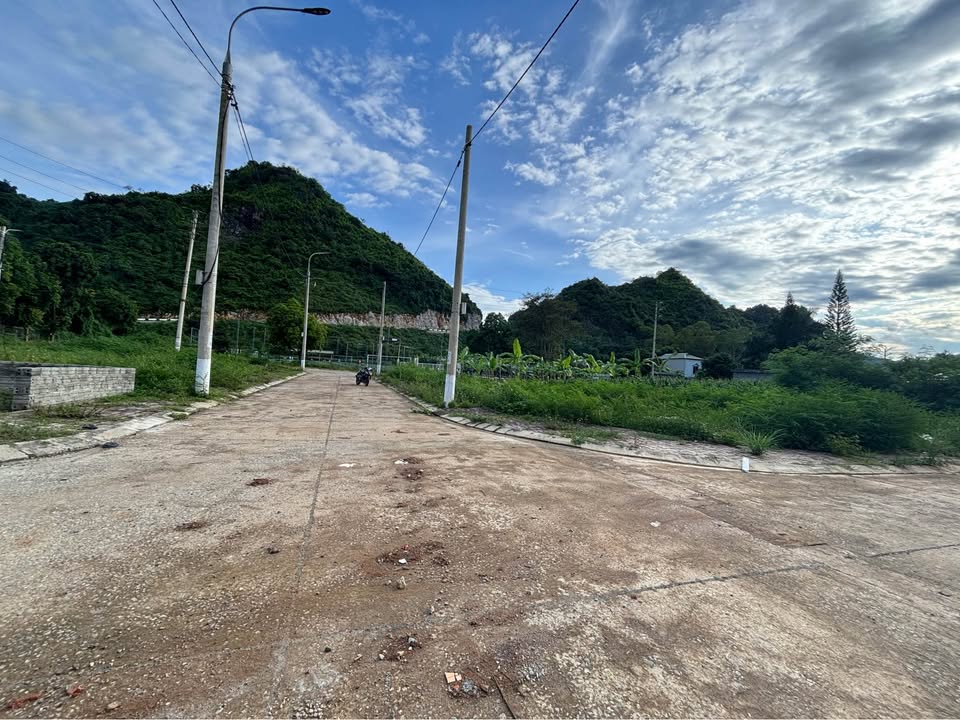 Mảnh Đất 90m² tại Tổ 12, Quyết Thắng, Sơn La - Sổ đỏ chính chủ, giá thỏa thuận!