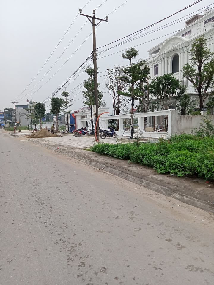 Nhà 2 tầng Quảng Thịnh 100m² giá 2 tỷ - Ô tô vào tận sân!