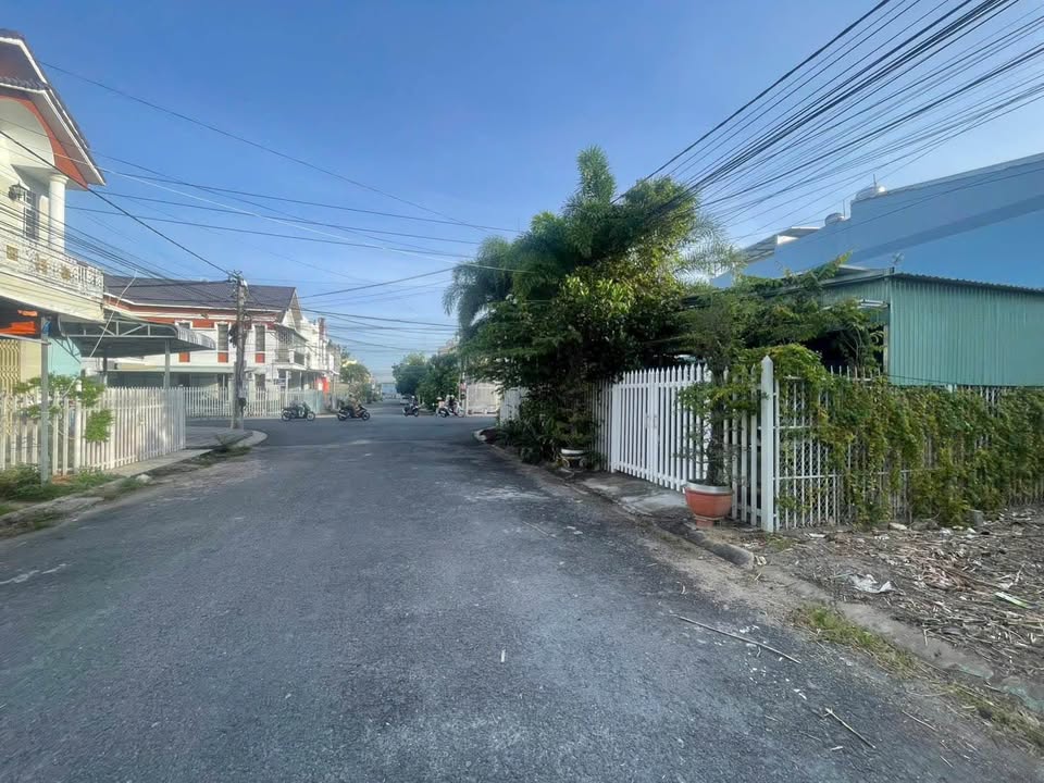 Đất nền đường Lê Hoàn, Bình Khánh, Long Xuyên - Giá chỉ 1 tỷ, đầu tư sinh lời!