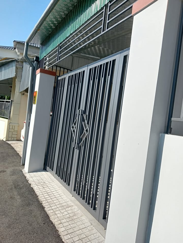 Nhà cấp bốn đường Phan Chánh, Thành Sen 100m² - Sân ô tô rộng rãi, giá thương lượng!