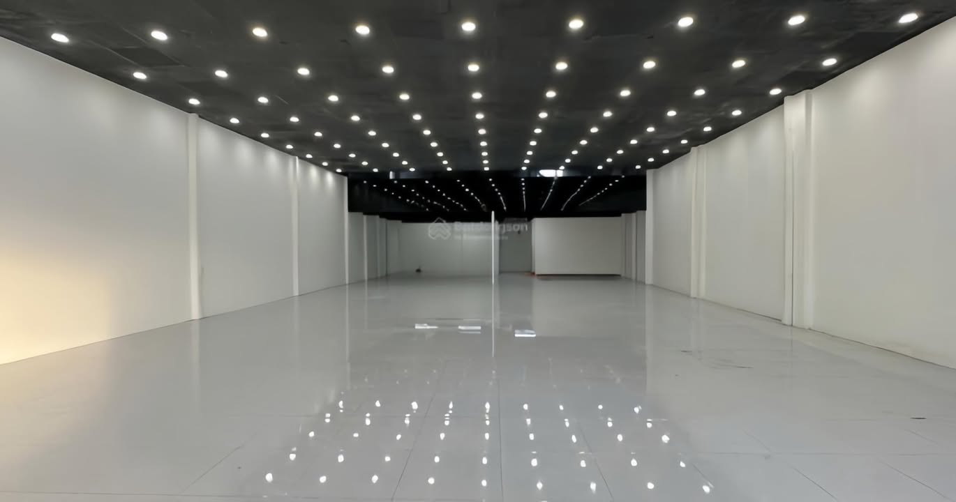 Cho thuê mặt bằng đường Nguyễn Chí Thanh 300m² giá 25 triệu - Vị trí đắc địa cho kinh doanh!