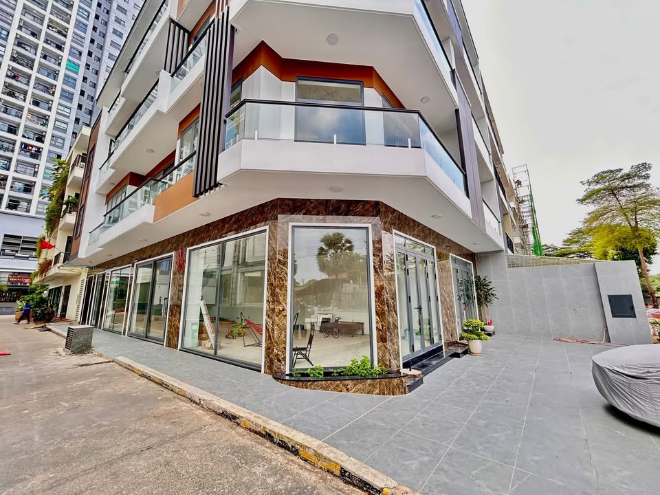 Cho thuê mặt bằng căn góc 300m² ngay Quốc Lộ 13 - Phù hợp kinh doanh đa ngành