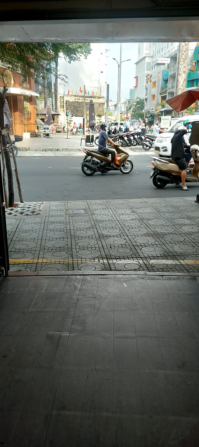 Cho thuê mặt bằng kinh doanh tại Quận 10 - Địa điểm lý tưởng để phát triển