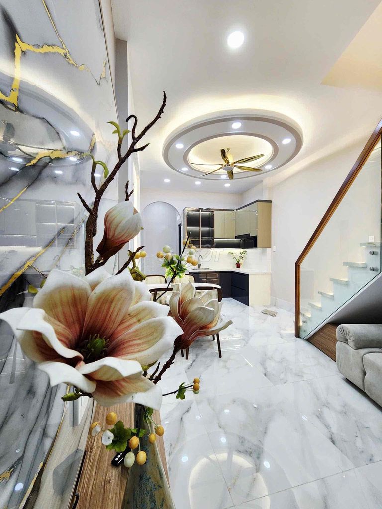 Nhà mới Lạc Long Quân, 38m², giá 4.98 tỷ - Sẵn sàng ở ngay!