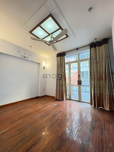 Cần cho thuê căn nhà 1 trệt 2 lầu sân thượng 160m² giá 23 triệu - Vị trí đắc địa tại Phú Nhuận!