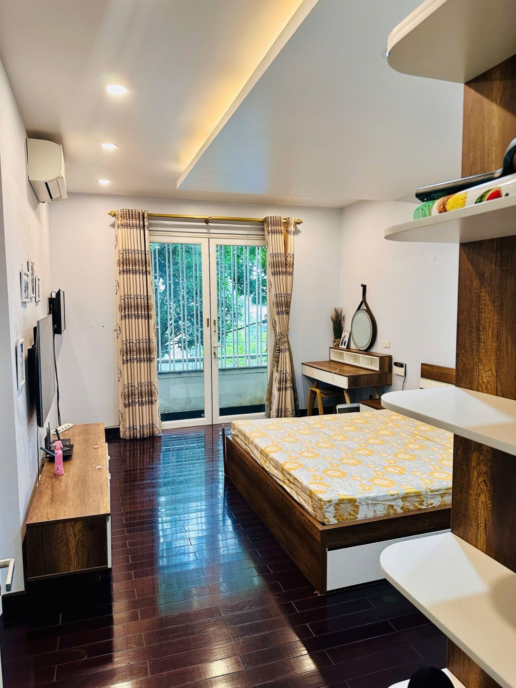 Biệt thự Huỳnh Văn Nghệ Long Biên 179m² giá 53.5 tỷ - Sát hồ điều hòa, giao thông thuận tiện!