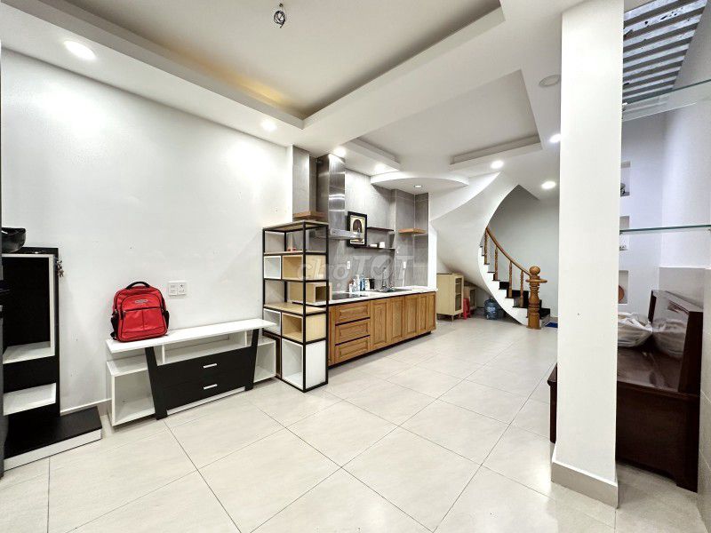 Nhà đẹp Lê Văn Sỹ, Quận 3 - 37m² giá 5.68 tỷ - Lô góc thoáng mát!