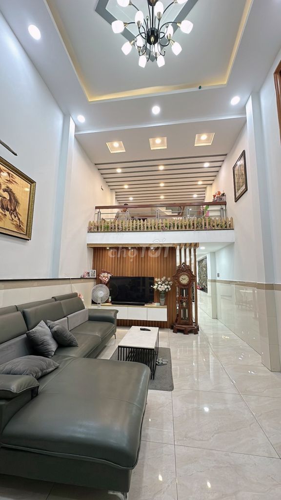 Nhà đẹp 3 tầng tại Tân Bình, 75m² giá 7.5 tỷ - Ô tô đỗ cửa, gần sân bay!