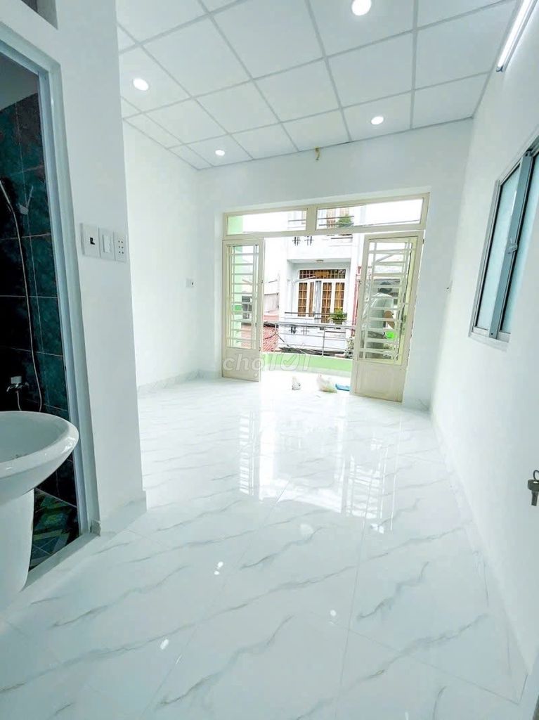Nhà phố quận 6 22m² giá 2.4 tỷ - Giảm ngay 300 triệu, sổ hồng riêng!
