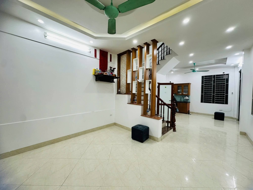 Nhà riêng Thụy Khuê 50m² giá 10 tỷ - Thiết kế thoáng mát, ánh sáng tự nhiên!