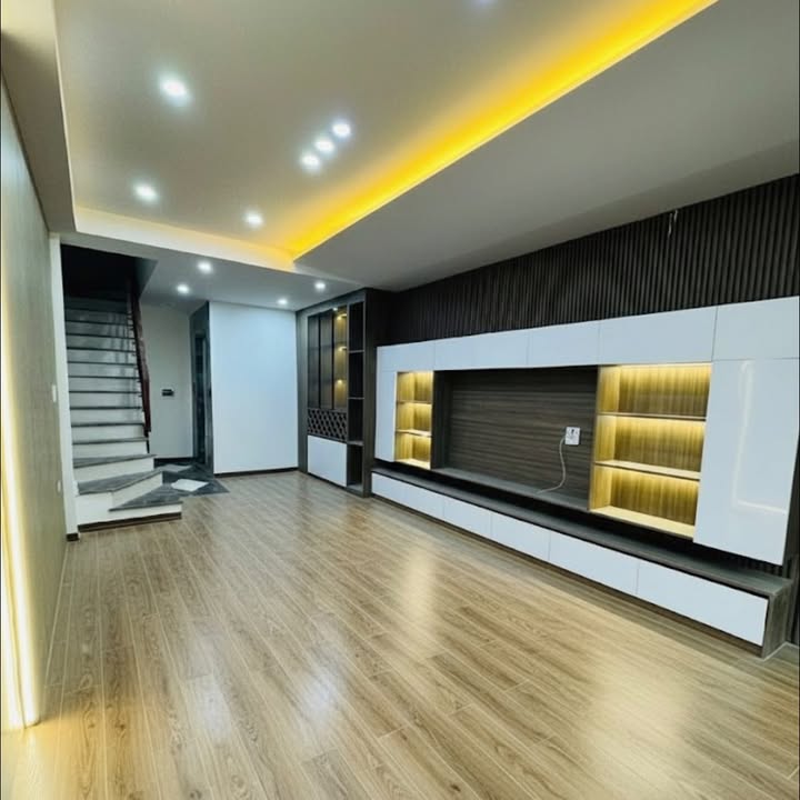 Nhà Phú Thượng 45m² giá 11 tỷ - Tiện nghi đầy đủ, gần Hồ Tây!