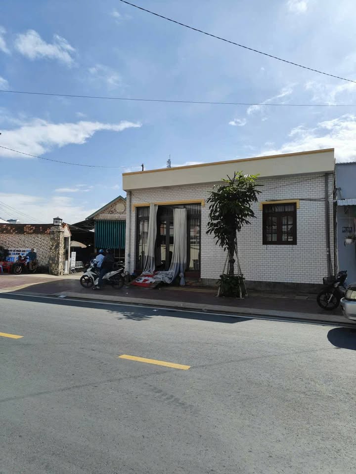 Nhà cấp 4 mặt tiền đường Nguyễn Văn Nhung, Phước Hậu, 116m² - Tiềm năng kinh doanh lớn!