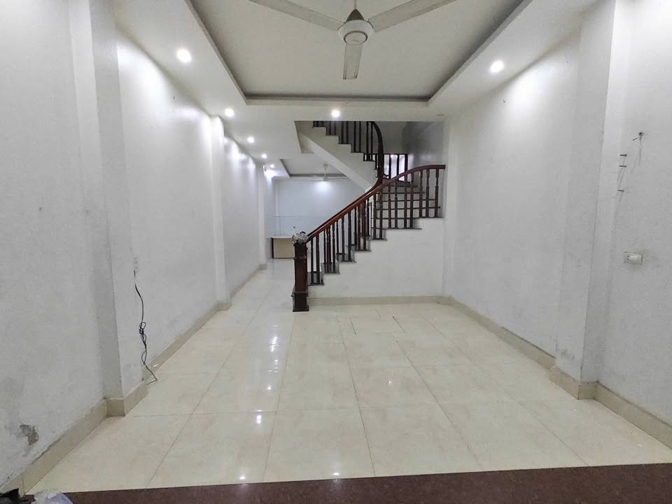 Nhà nguyên căn 3 tầng Thượng Thanh, Long Biên 54m² giá 8.9 triệu - Đủ nội thất, sẵn sàng vào ở!
