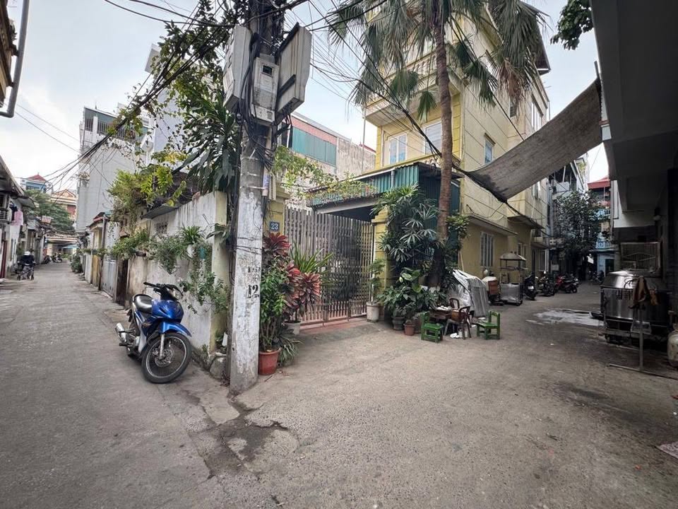 Nhà đẹp phường Đức Giang, quận Long Biên 28m² giá 3.3 tỷ - Nhà 2 tầng chắc chắn, an ninh tốt!