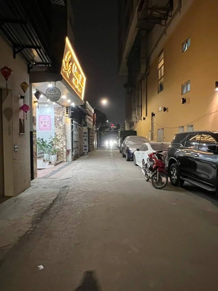 Căn hộ cho thuê đường Lạc Long Quân, phường Cầu Giấy, 130m² giá 51.5 tỷ - Dòng tiền ổn định 180 triệu/tháng!