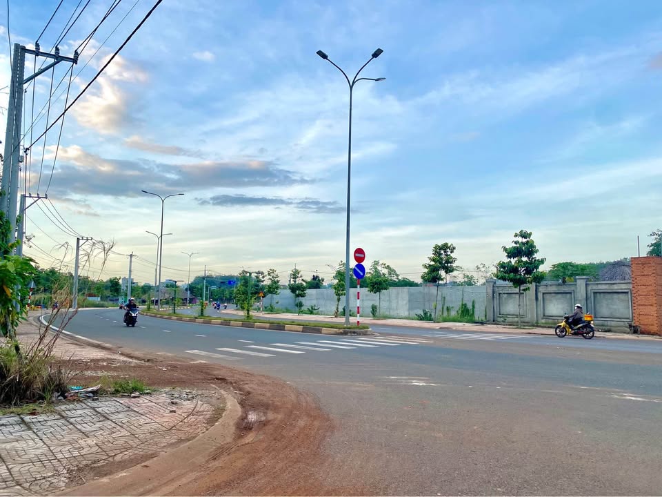 Đất thổ cư 2 mặt tiền P. Tân Bình, Đồng Xoài 268.8m² giá chỉ 1 tỷ - Cơ hội đầu tư tuyệt vời!