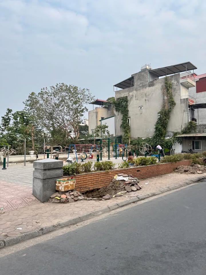 Nhà phố góc hai mặt thoáng tại đường Bắc Cầu, 45m² giá 4.9 tỷ - Ô tô vào tận đất!