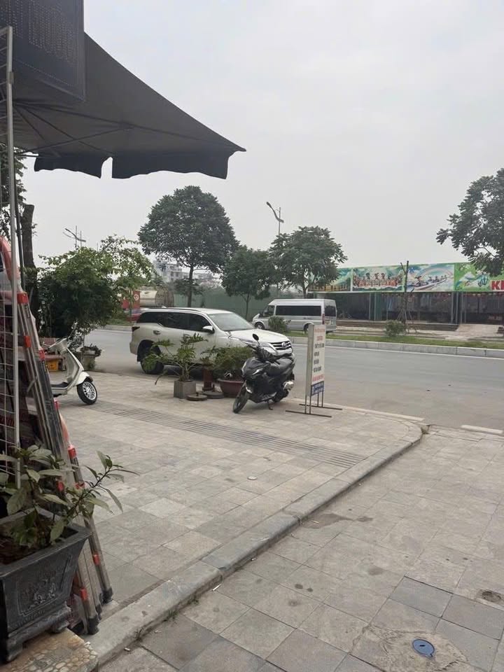 FrontHouse Bồ Đề Long Biên 22m² giá 10.3 tỷ - Vị trí đắc địa, kinh doanh sầm uất!