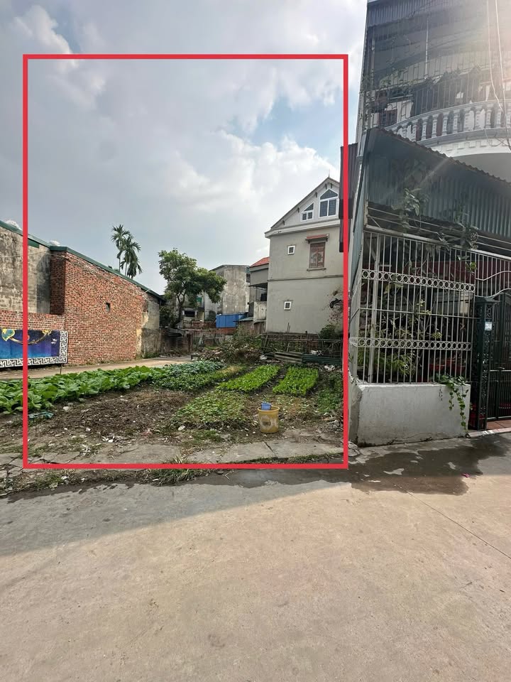 Đất bán khu Xuân Viên 2, phường Xuân Sơn, 131.5m² giá 2 tỷ - Vị trí sầm uất, kinh doanh thuận lợi!