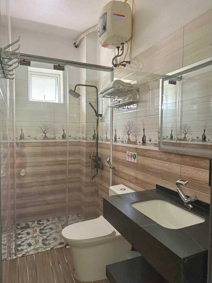 Nhà 5 tầng mặt đường phường Tứ Minh, TP Hải Dương - Giá 7 tỷ, cho thuê kín phòng!