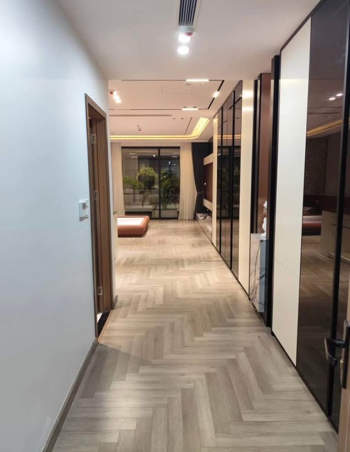 Nhà 6 tầng thang máy Võ Chí Công, Tây Hồ 42m² giá 10 tỷ - Sát Lotte Mall