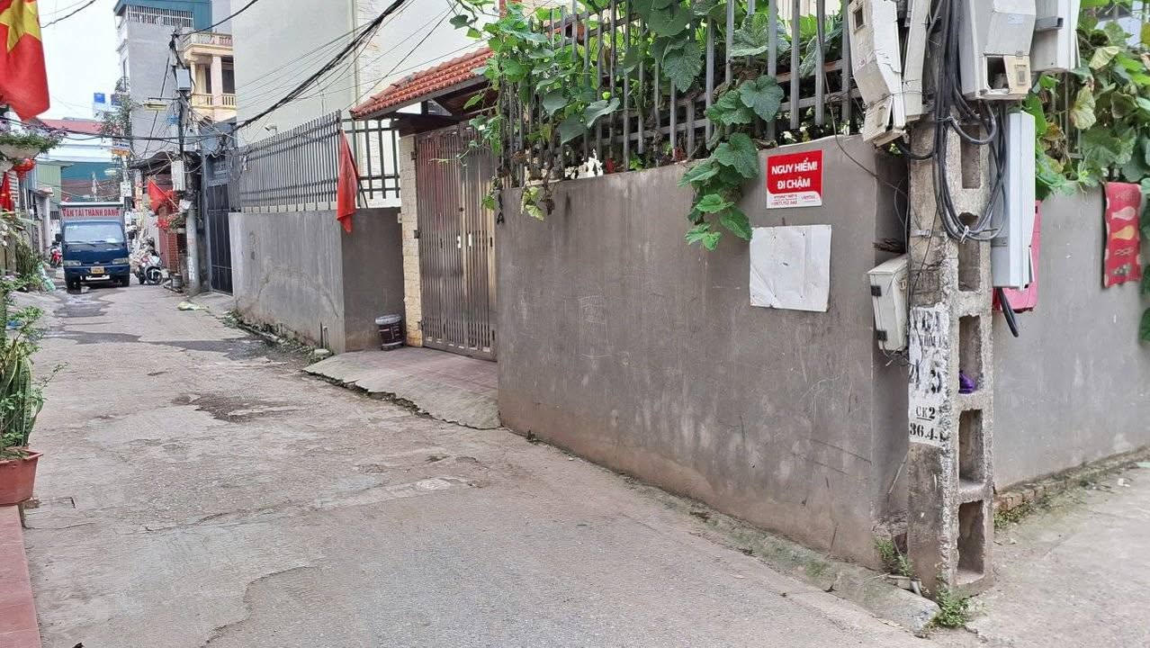 Đất Cự Khối Long Biên 61m² giá chỉ 5 tỷ - Ô tô đỗ cửa, gần hồ điều hòa!