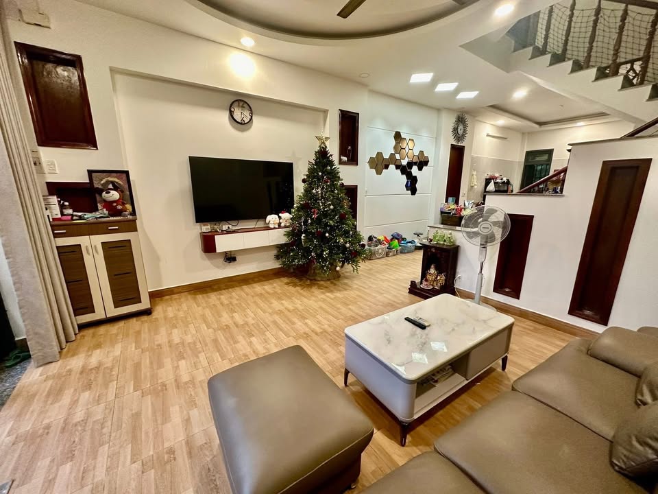 Nhà cho thuê đường 898 Phú Hữu Quận 9 - Diện tích 120m², giá 12 triệu/tháng - Sẵn sàng vào ở!