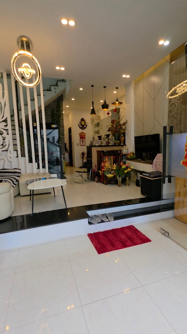 Nhà phố 356 Hoàng Diệu, Hải Châu, Đà Nẵng 50m² giá 4.7 tỷ - Nội thất đầy đủ, sẵn sàng ở ngay!