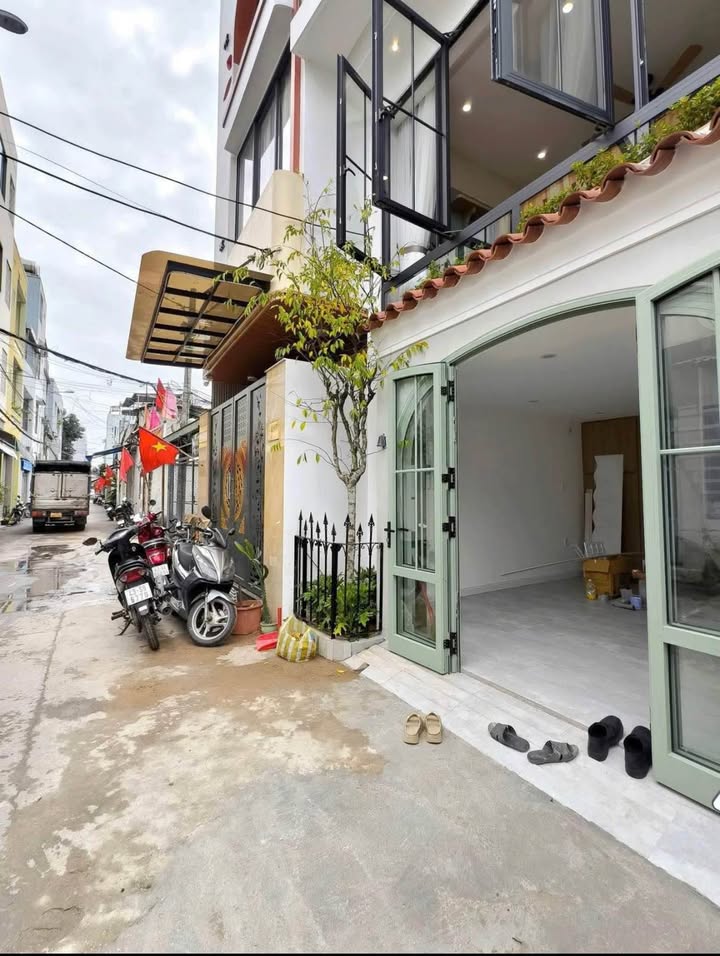 Nhà phố Hòa Cường Đà Nẵng 60m² giá 7.75 tỷ - Ô tô vào tận nhà, full nội thất!