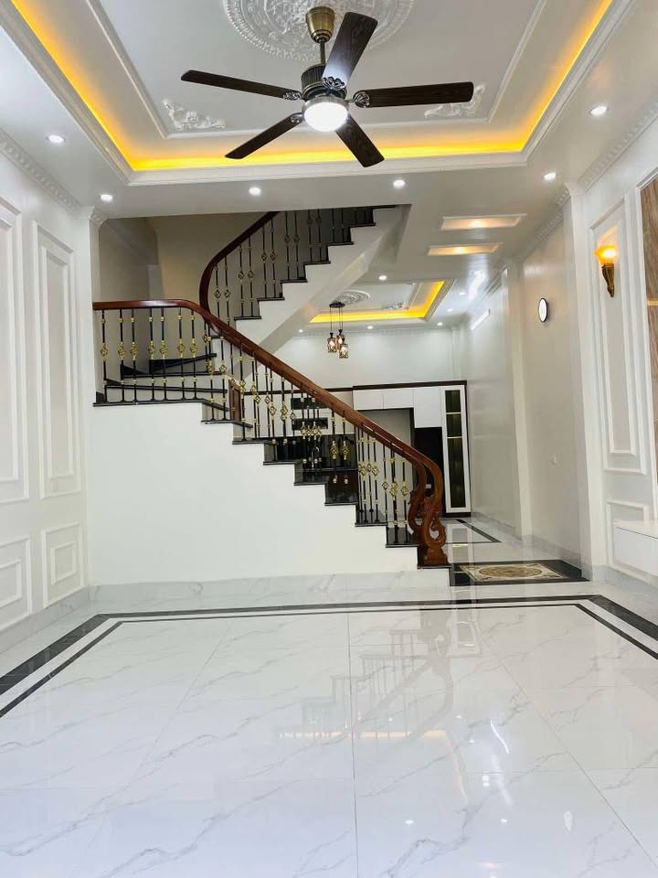 Nhà 3 tầng mặt ngõ Hoàng Ngân, 68m² giá 3.99 tỷ - Dọn vào ở ngay!