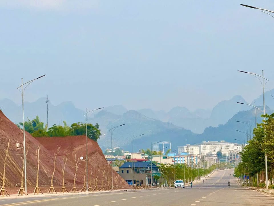 Nhà đất mặt đường Văn Tiến Dũng, xã Hua La 220m² giá 1.6 tỷ - Đầu tư sinh lời ngay!