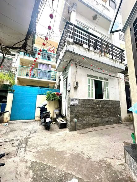 Nhà 2 lầu góc 2 mặt tiền tại Ba Đình, Q.8 - Giá 2.35 tỷ, sổ hồng riêng!