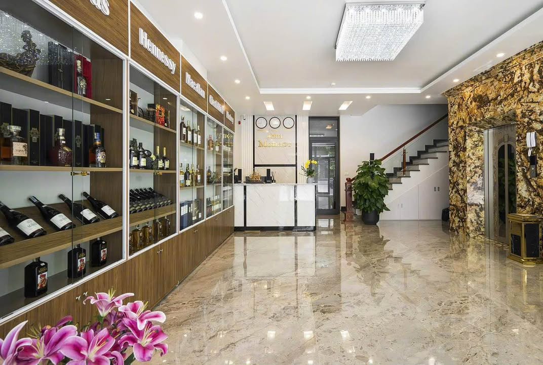 Hotel trung tâm Hạ Long 77m² giá 33.5 tỷ - Đang hoạt động ngay đường 25/4