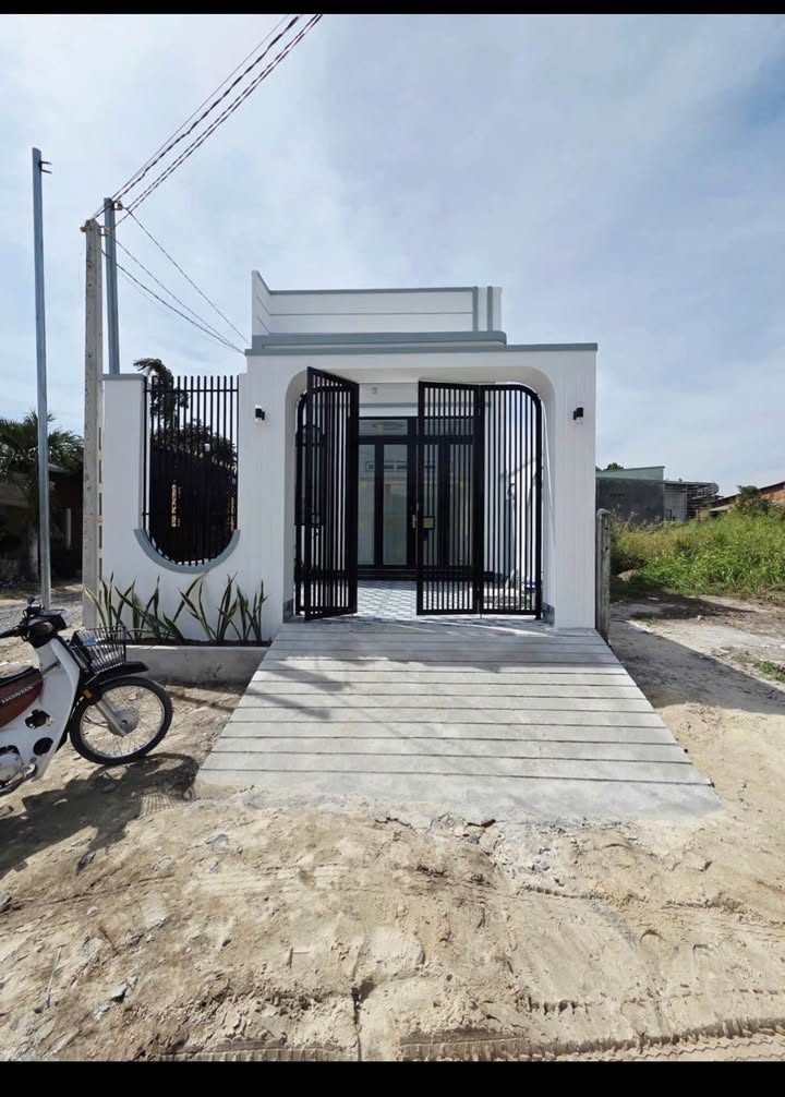 Nhà 2 mặt tiền tại Kp Trường An, Long Hoa, Tây Ninh 95m² giá 979 triệu - Hoàn thiện đẹp, sẵn sàng vào ở!