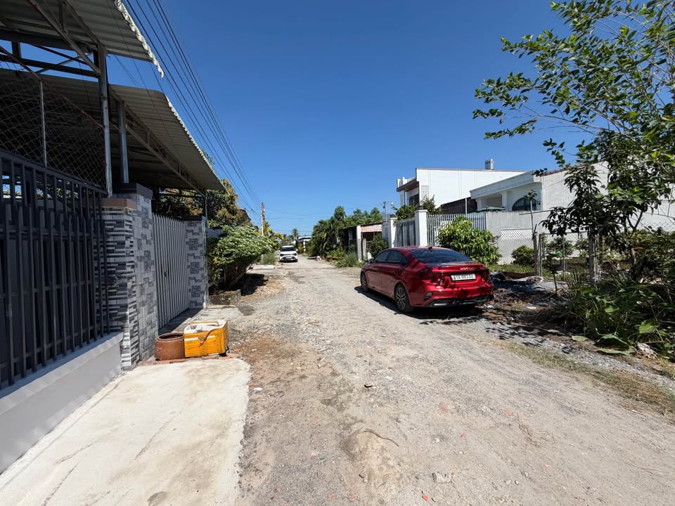 Nhà mái thái đẹp Ninh Thạnh 180m² giá chỉ 1.29 tỷ - Tiện ích đầy đủ!