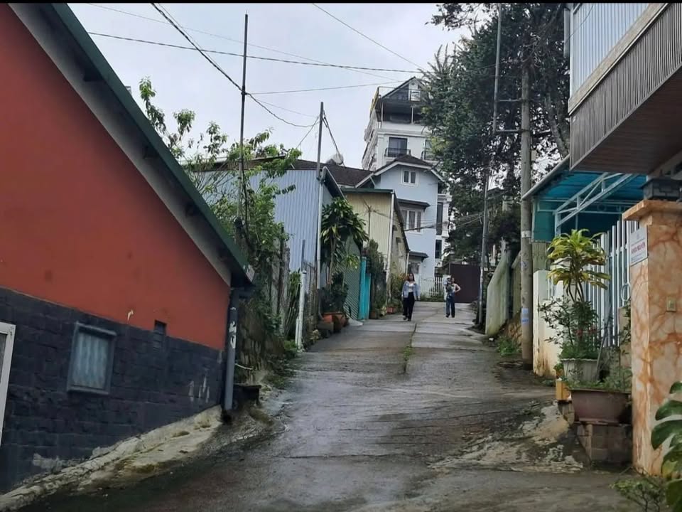 Đất nền Đà Lạt 64m² giá 3,5 tỷ - Sổ đỏ chính chủ, xây dựng tự do!