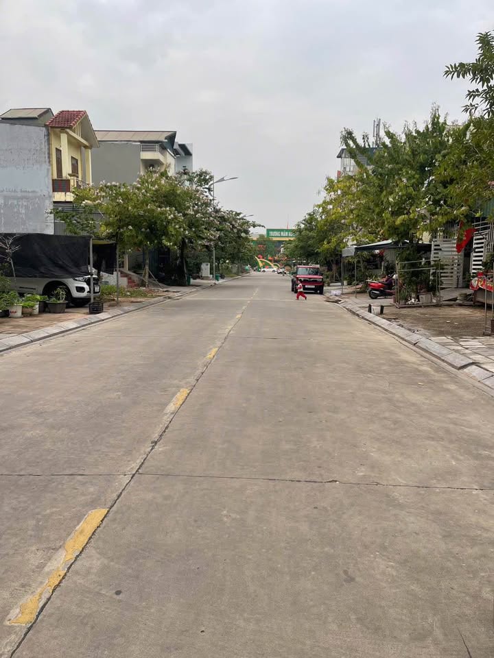Bán lô đất Duy Tân Móng Cái 90m² giá chỉ 2 tỷ - Cơ hội đầu tư tốt!