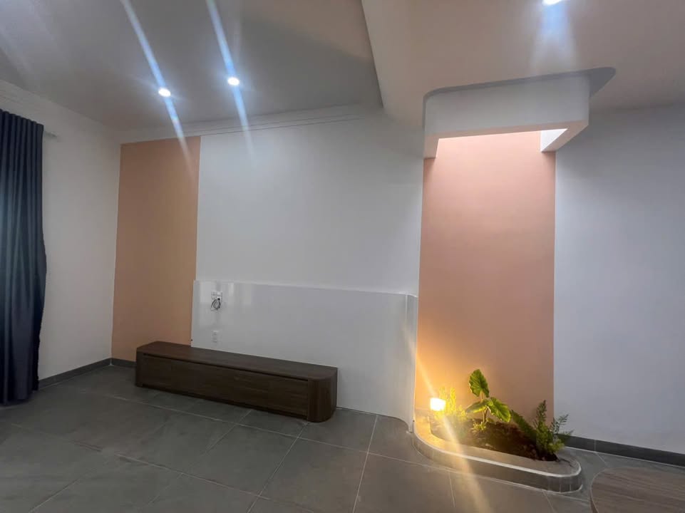 Nhà bán tại Đà Lạt 120m² giá 2 tỷ - Định cư lâu dài, gần Hồ Xuân Hương!