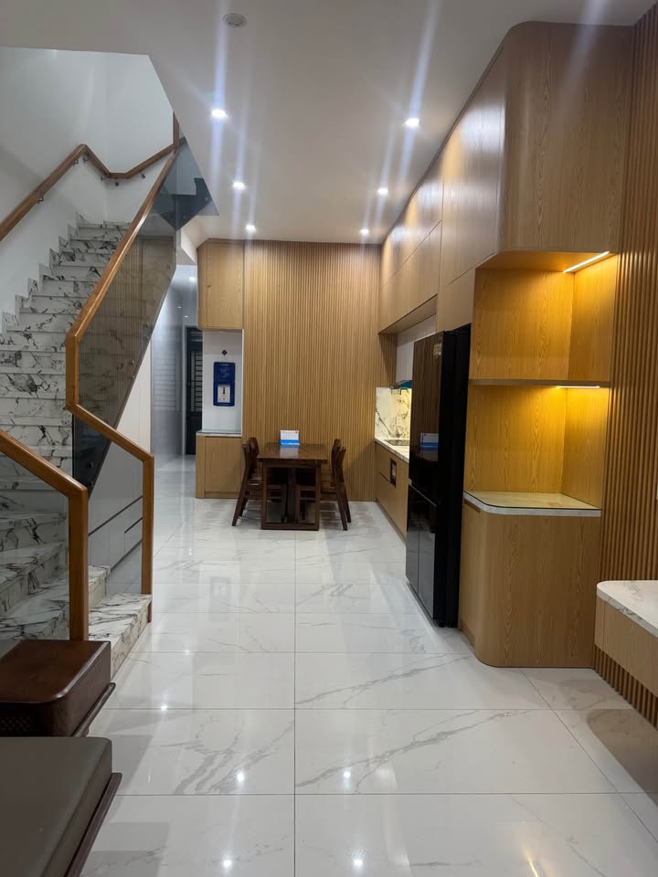 Nhà mặt tiền Hòa Cường Nam, Đà Nẵng 90m² giá 10 tỷ - Thiết kế sang trọng, view đẹp!