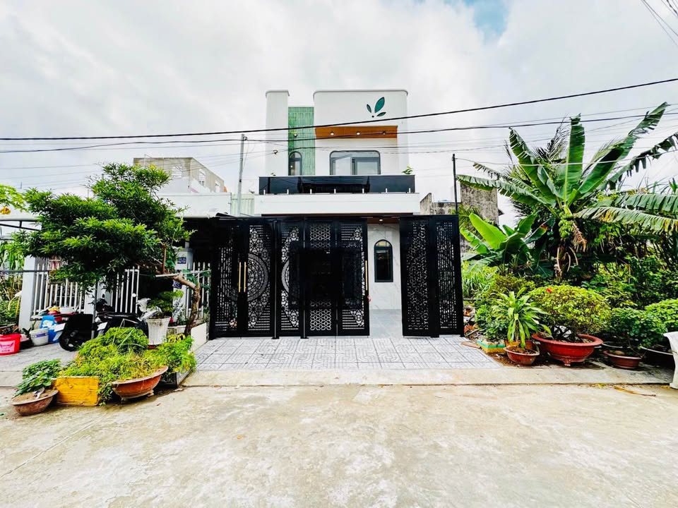 Bán nhà mặt tiền Nguyễn Cảnh Chân, Rạch Giá, 102m² giá 3 tỷ - Sẵn sàng vào ở!