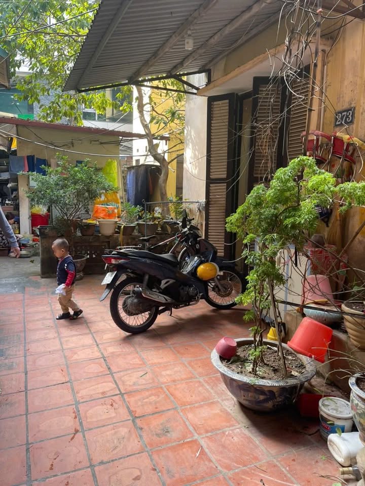 Nhà cho thuê tầng 1 40m² tại Hoàng Hoa Thám, giá 4 triệu - Sẵn sàng vào ở ngay!