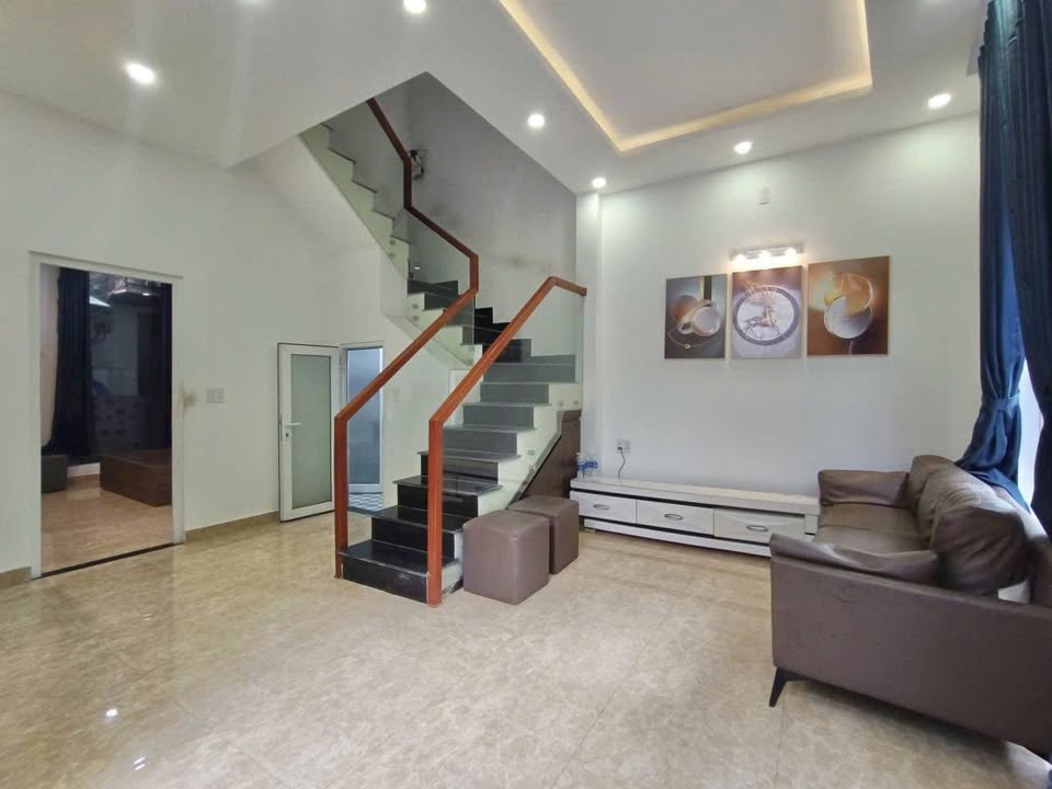 Nhà 3 tầng Hoàng Diệu, Quận Hải Châu, Đà Nẵng - Giá 3,62 tỷ, nội thất tặng kèm!