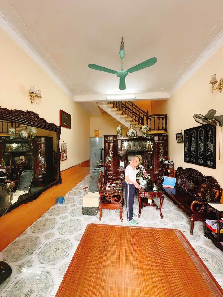 Nhà 3 tầng phường Đề Thám, TP Thái Bình 72m² giá 5 tỷ - Hướng Đông Nam, tiện nghi đầy đủ!