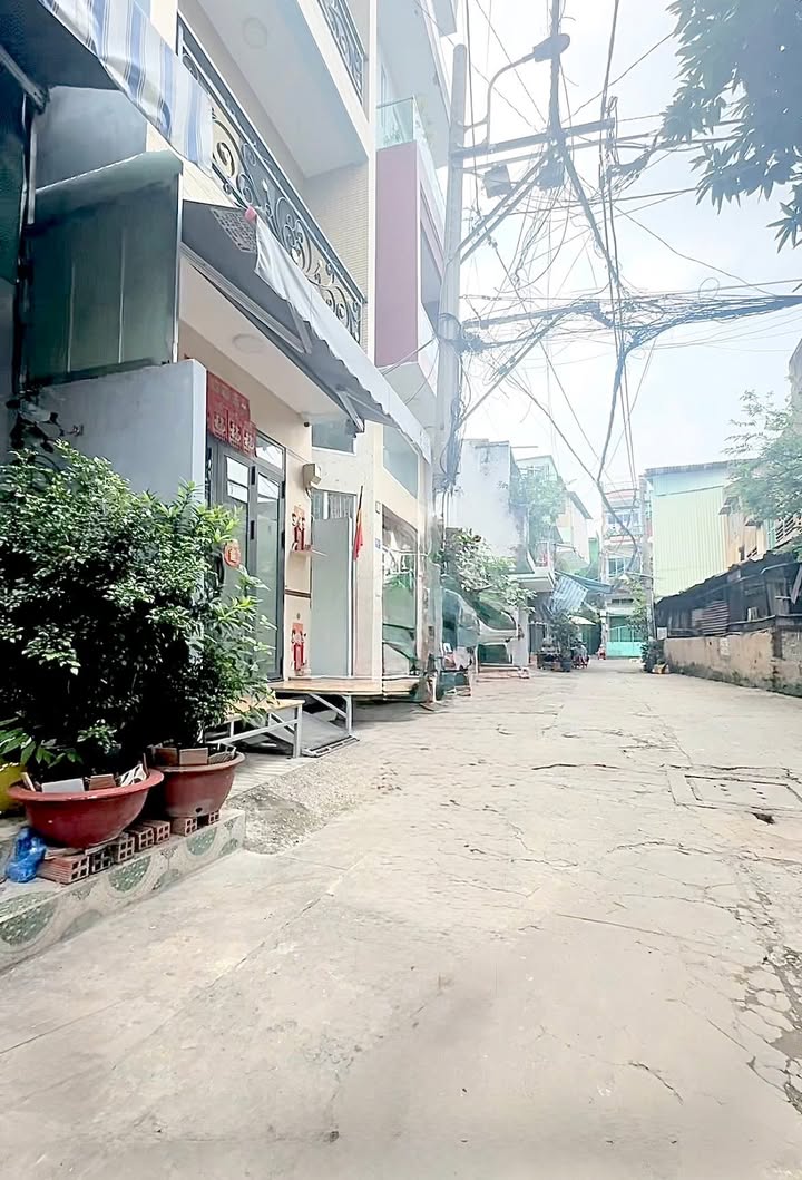 Nhà phố quận 11, Lạc Long Quân 45m² giá chỉ 4.9 tỷ - Đầy đủ công năng, sẵn sàng ở ngay!